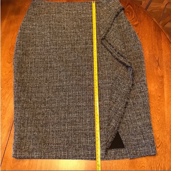 The Limited Skirt ⭐️5/$25⭐️ - Picture 10 of 10